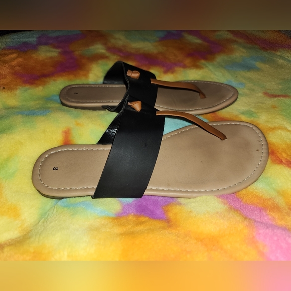 Size 8 cute sandals! - Picture 2 of 3